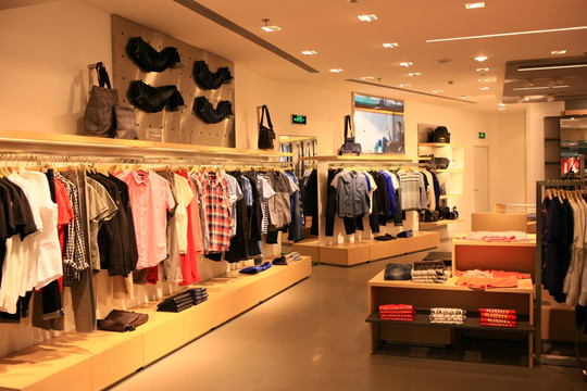 男裝櫥窗模特 零售空間的視覺敘事與銷售催化劑