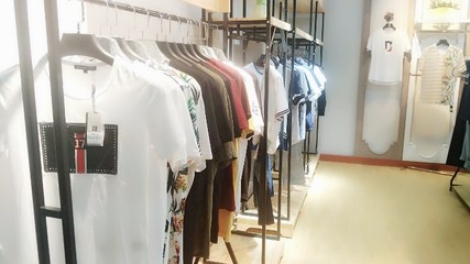 貴州服裝批發(fā)與零售市場全攻略 從源頭到終端的商業(yè)地圖